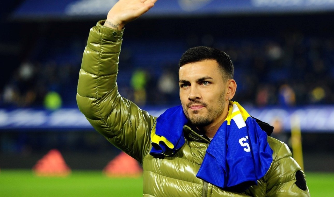 Boca presenta a Paredes en la Bombonera. River incorporó a Alex Woiski