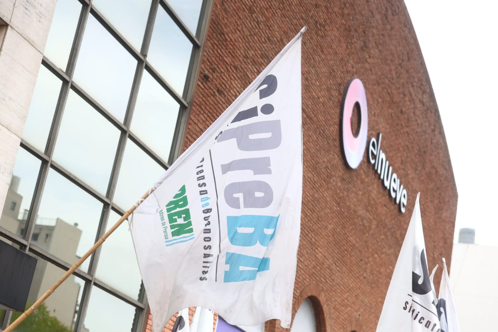 Trabajadores del «Grupo Octubre» reclaman a la CGT la renuncia de Víctor Santa María Trabajadores del «Grupo Octubre» reclaman a la CGT la renuncia de Víctor Santa María