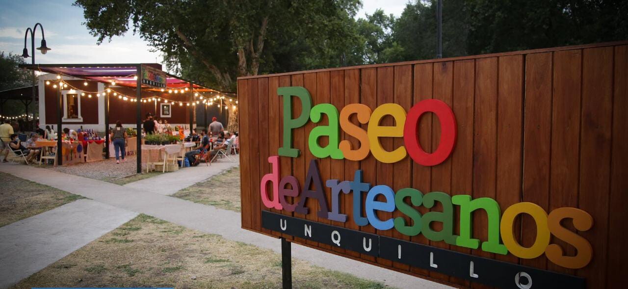El Paseo de Artesanos le pone color a los sábados de verano en Unquillo