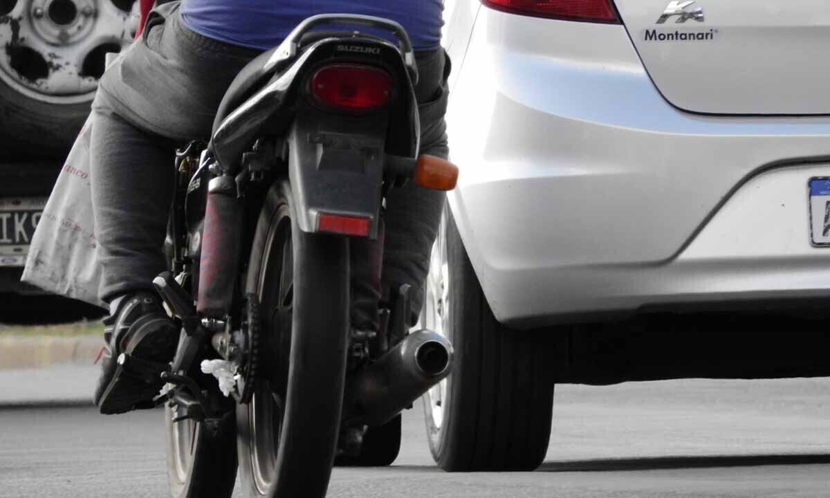 La falta de chapas patentes se agudiza y ahora se suman motos sin número de dominio La falta de chapas patentes se agudiza y ahora se suman motos sin número de dominio