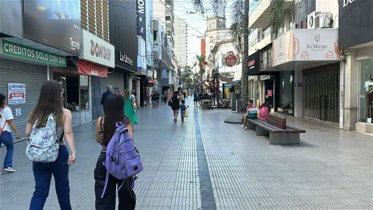 peatonal-san-martin-feriados-2.webp Semana Santa: el comercio de Santa Fe abrirá el Jueves Santo y cerrará el viernes