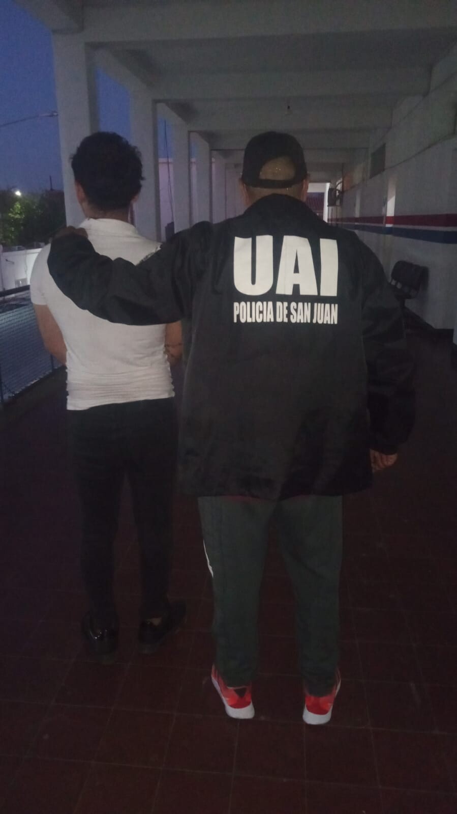 La policía aprehendió una persona con pedido de captura