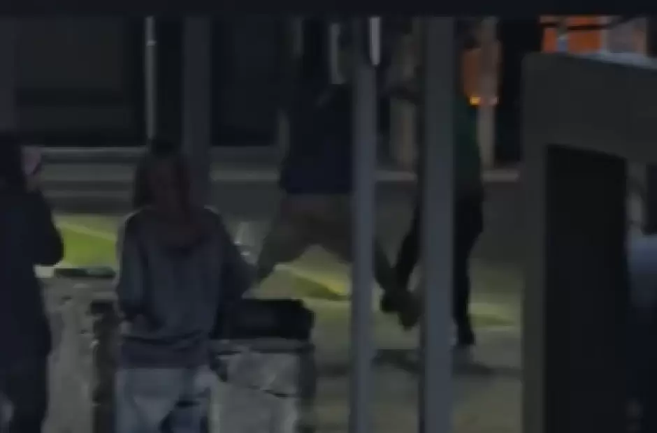 Brutalidad en F.M.E: el video viral de la violenta pelea de anoche