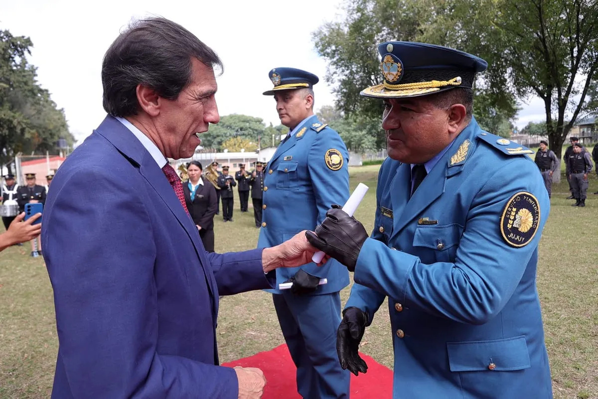 El gobernador Sadir participó de la ceremonia de ascenso de agentes penitenciarios