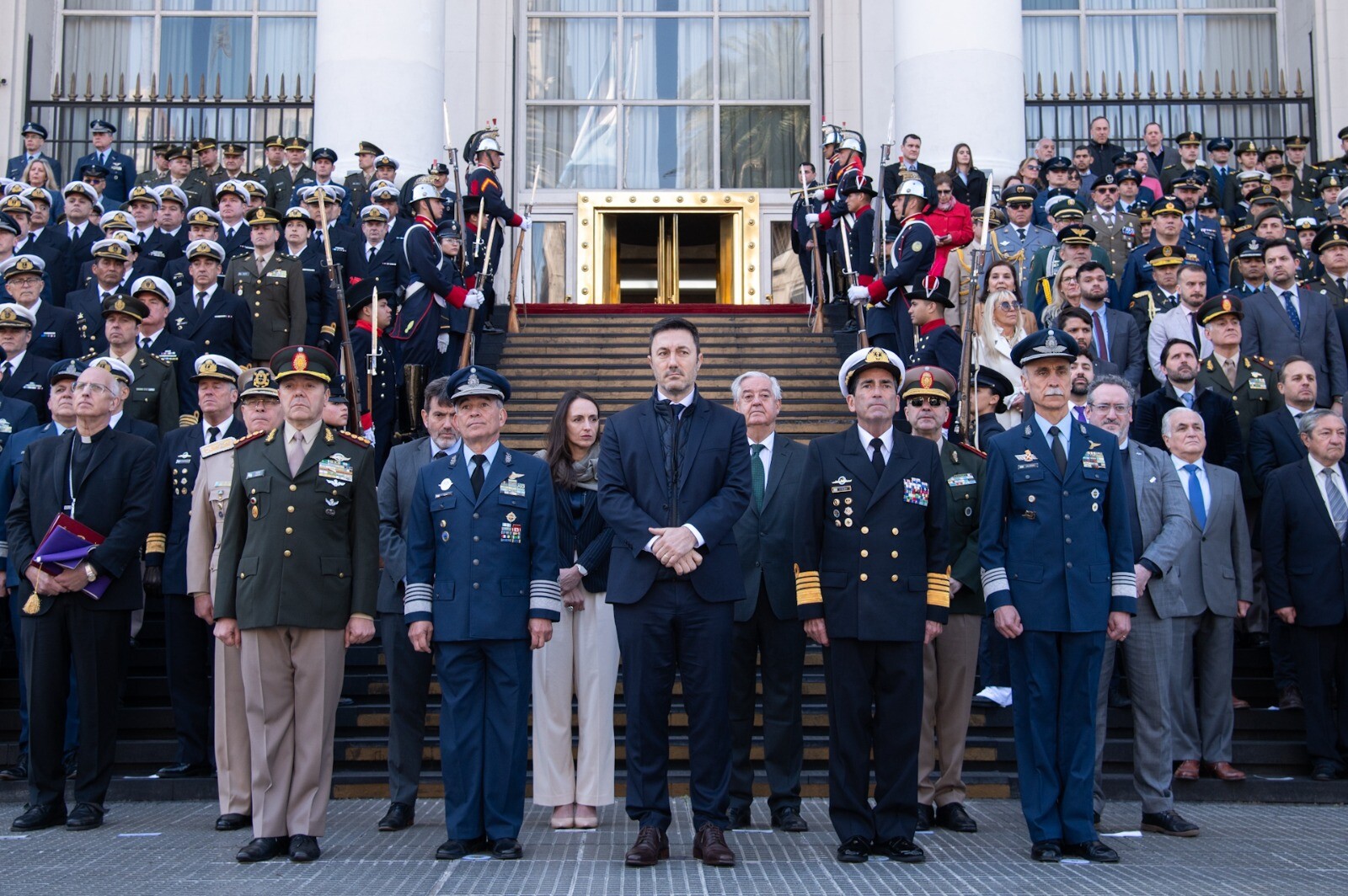 “Familia Militar”: paliativo en vez de política salarial
