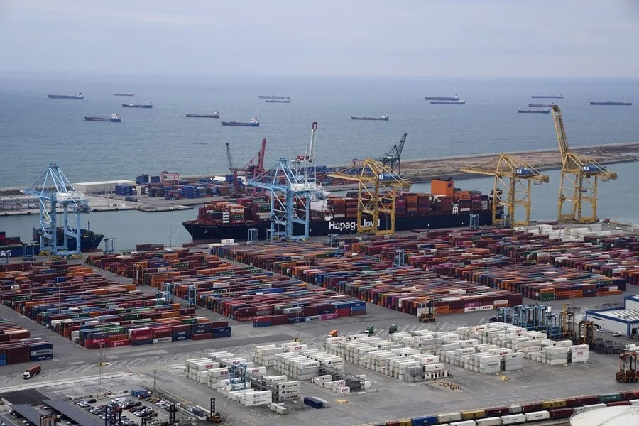 anticipan una desaceleración del crecimiento global en 2025