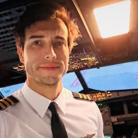 Un piloto se lanzó al vacío en pleno vuelo: ¿cómo combatir la desesperanza antes de que sea tarde? Un piloto se lanzó al vacío en pleno vuelo: ¿cómo combatir la desesperanza antes de que sea tarde?