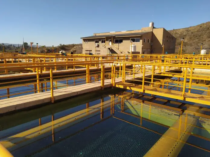 Crece la tensión: Carlos Paz exigió a las comunas del sur regularizar el pago de los servicios de agua y residuos