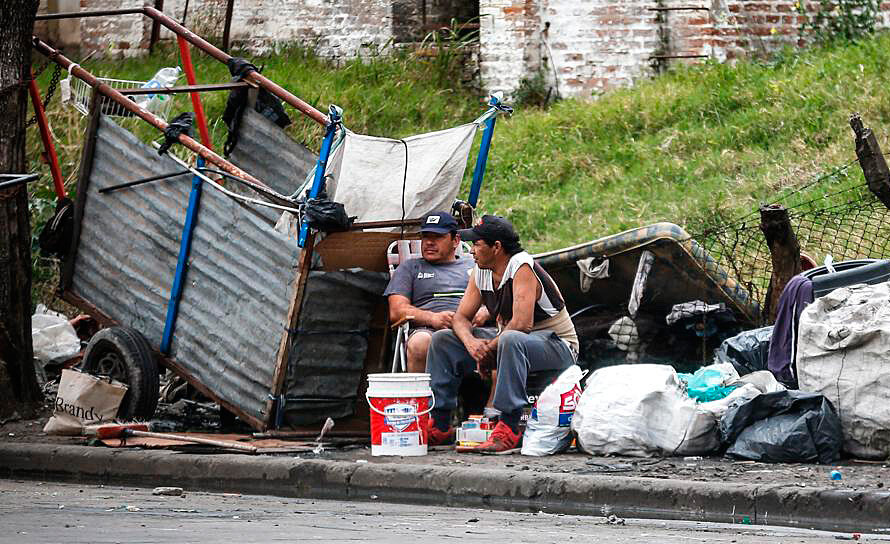 pobreza4.jpg Economía: baja la preocupación por la inflación, pero sube la incertidumbre por la pobreza