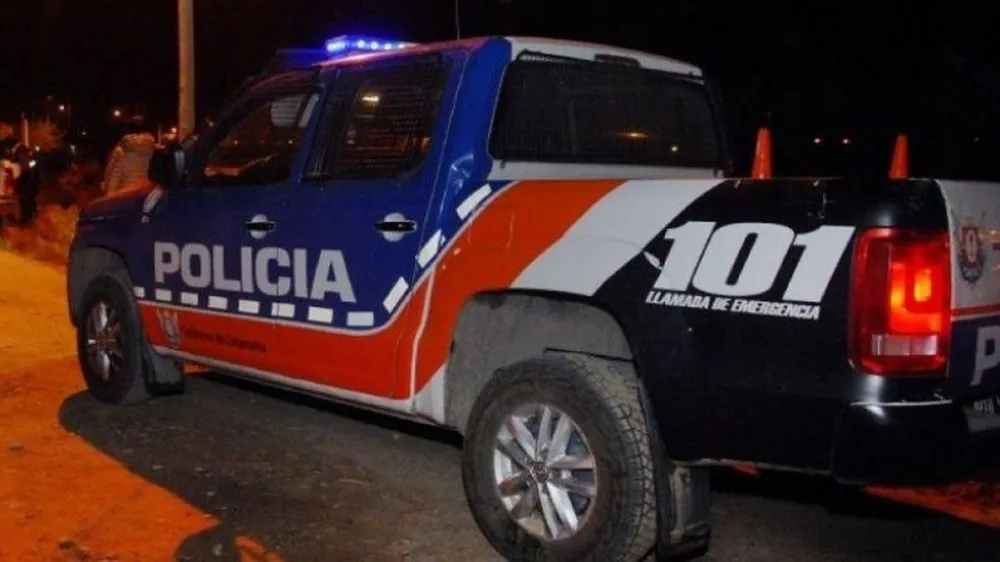 Un efectivo policial agredió a su pareja, La dejo desmayada y luego fue a cumplir Funciones