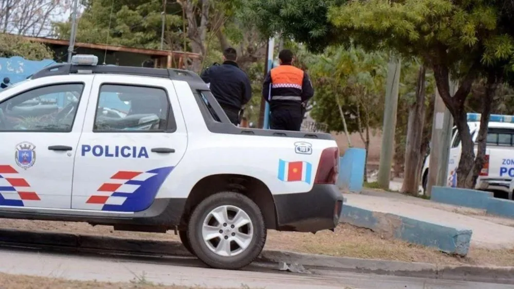 policia-santiago-del-estero (2).png INDIGNACIÓN EN BARRIO LIBERTAD: SE LLEVARON UNA MEZCLADORA EN MOTO Y QUEDARON REGISTRADOS