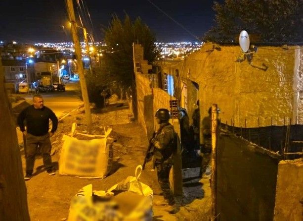 En doce allanamientos en Comodoro Rivadavia, la Policía del Chubut detuvo a un hombre, secuestró armas de fuego y cocaína lista para comercializar