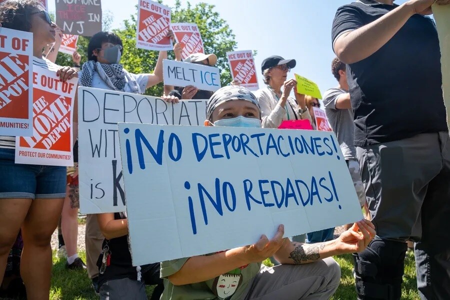 pp.jpg El 64 % de los latinos en EE.UU. desaprueba a Trump y el 41 % teme un arresto migratorio