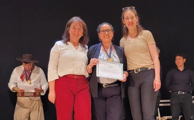 premiación belen ayala.jpg Belen Ayala Fue Premiada Por Su Labor Como Locutora y Representara a Santa Fe En Laborde