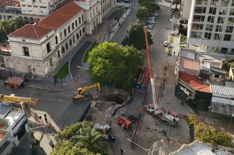 Pullaro supervisó el avance de la rehabilitación del principal colector cloacal
