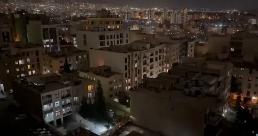 Protestas en Teherán: ciudadanos desafían al régimen desde los balcones