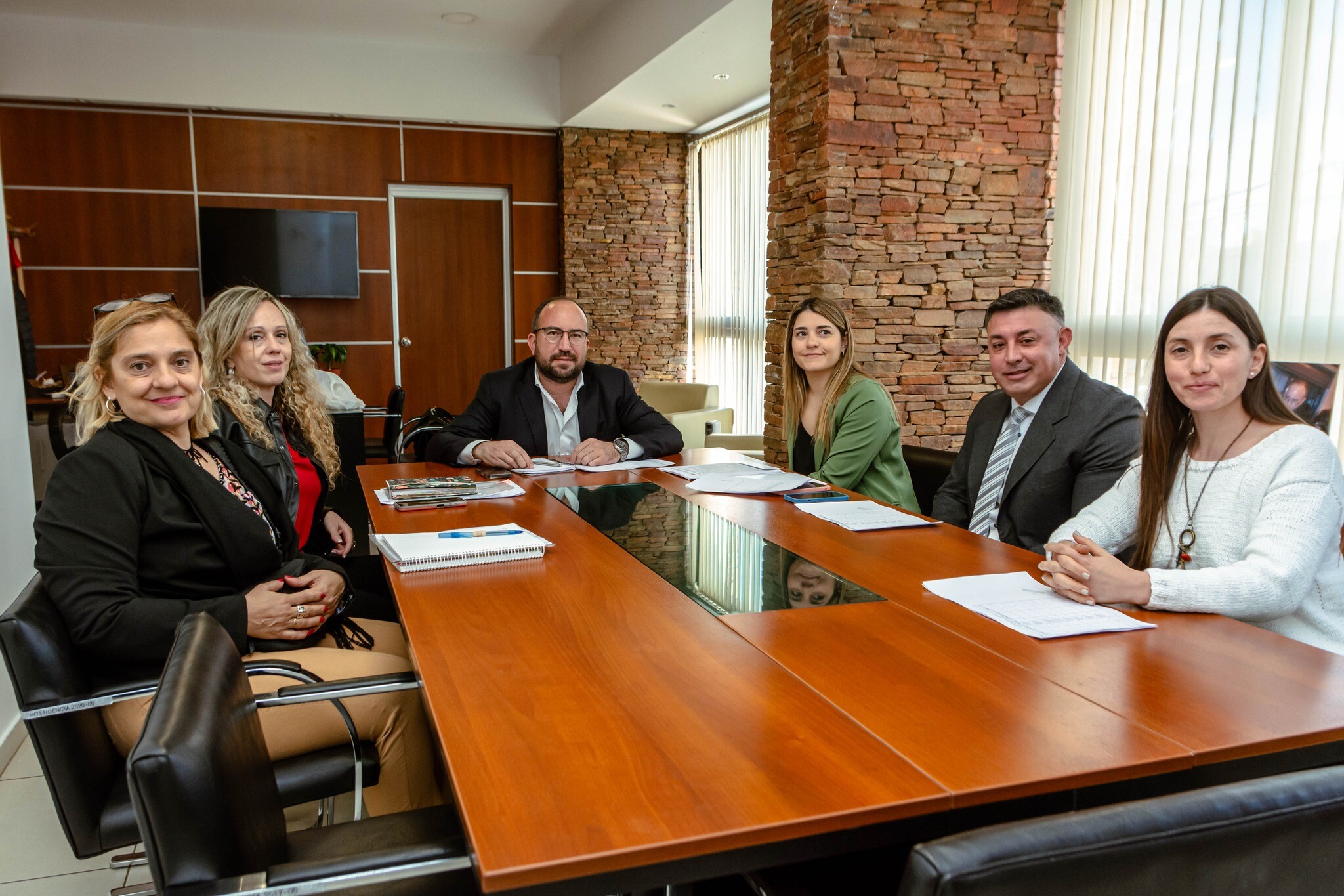 El intendente de Rivadavia,Sergio Miodowsky, junto a autoridades de Educación y Desarrollo Humano de la provincia mantuvieron un encuentro para trabajar en el Protocolo de abordaje sobre consumos problemáticos