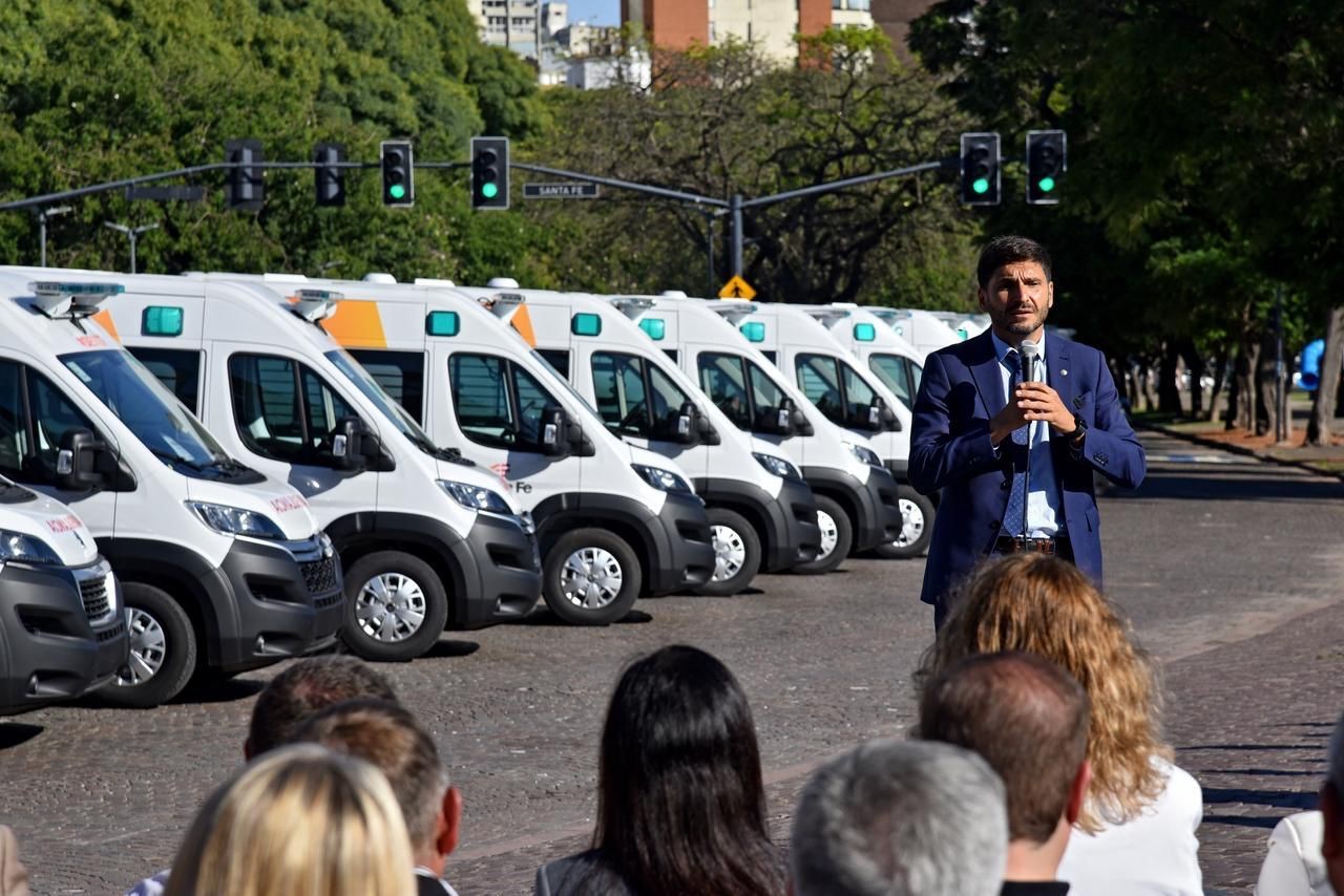 Pullaro entregó ambulancias en Rosario: “Este Gobierno invierte para fortalecer la salud pública provincia