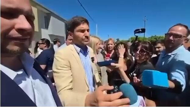 Villa Ocampo: denuncian un trato humillante de Pullaro a una docente y crece el repudio