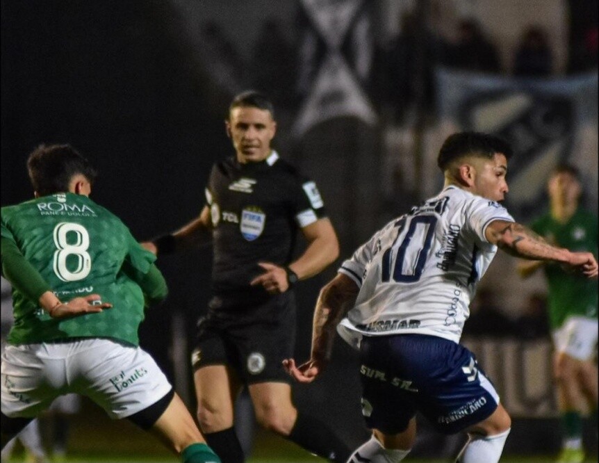 qac.jpg Fútbol: Quilmes y Ferro lograron un empate sin goles