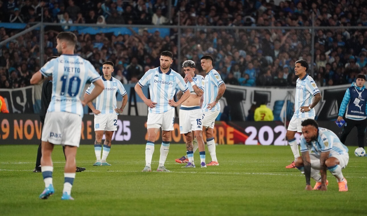 racingdesazonflamengo.jpg Racing no pudo con Rossi y la frustración invadió Avellaneda. Mereció más