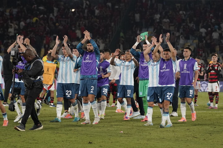 Flamengo sacó la diferencia en el final. Racing, entero para el desquite