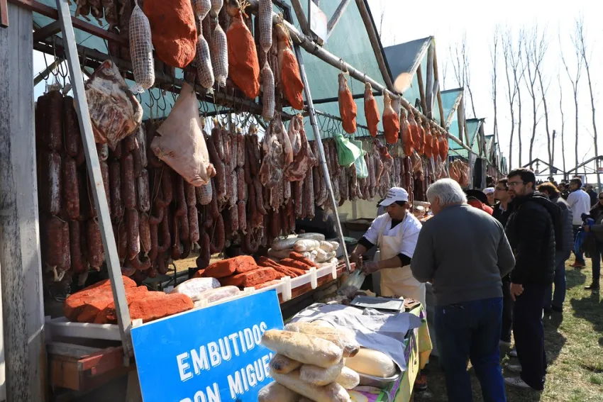 El municipio de Rawson abrió la convocatoria para  productores y artesanos del departamento.