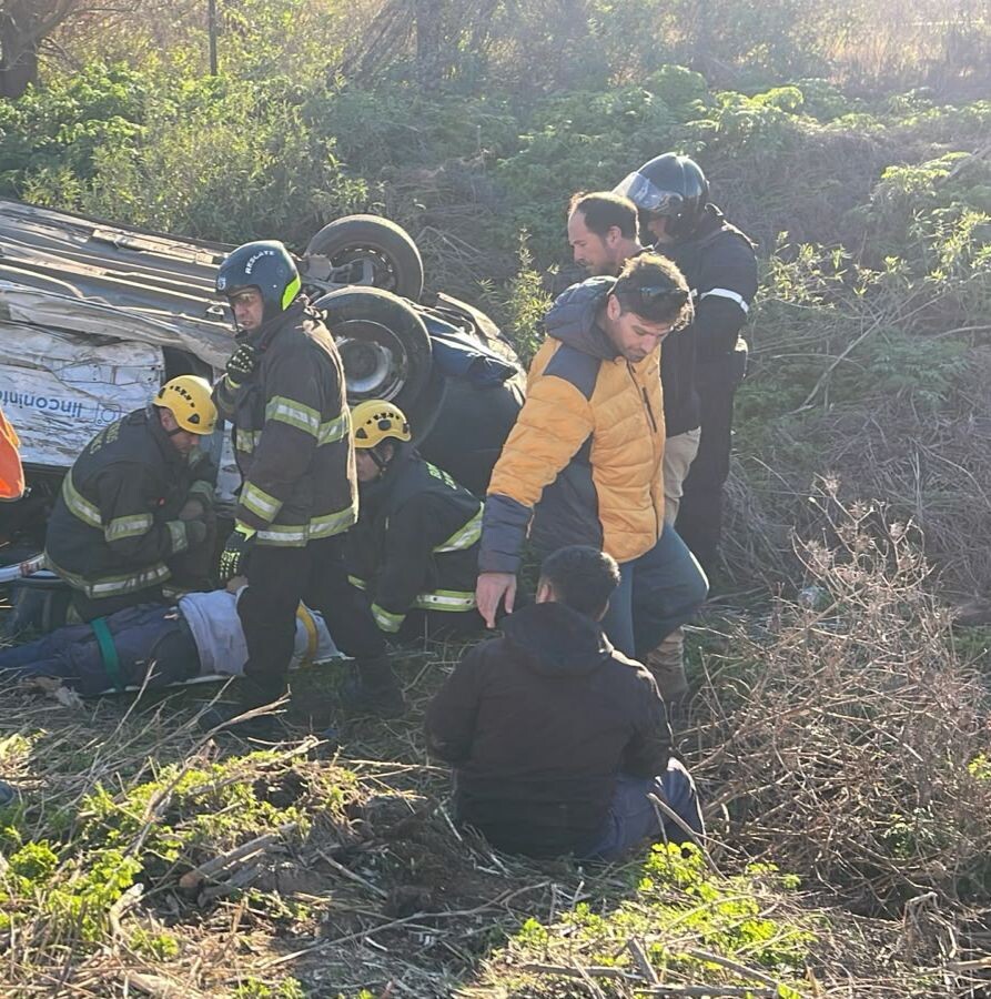 Vuelco y rescate en el Camino de la Cremería