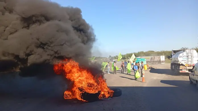 Incertidumbre en el asfalto El grito de 60 familias en el cruce de las rutas 18 y 32