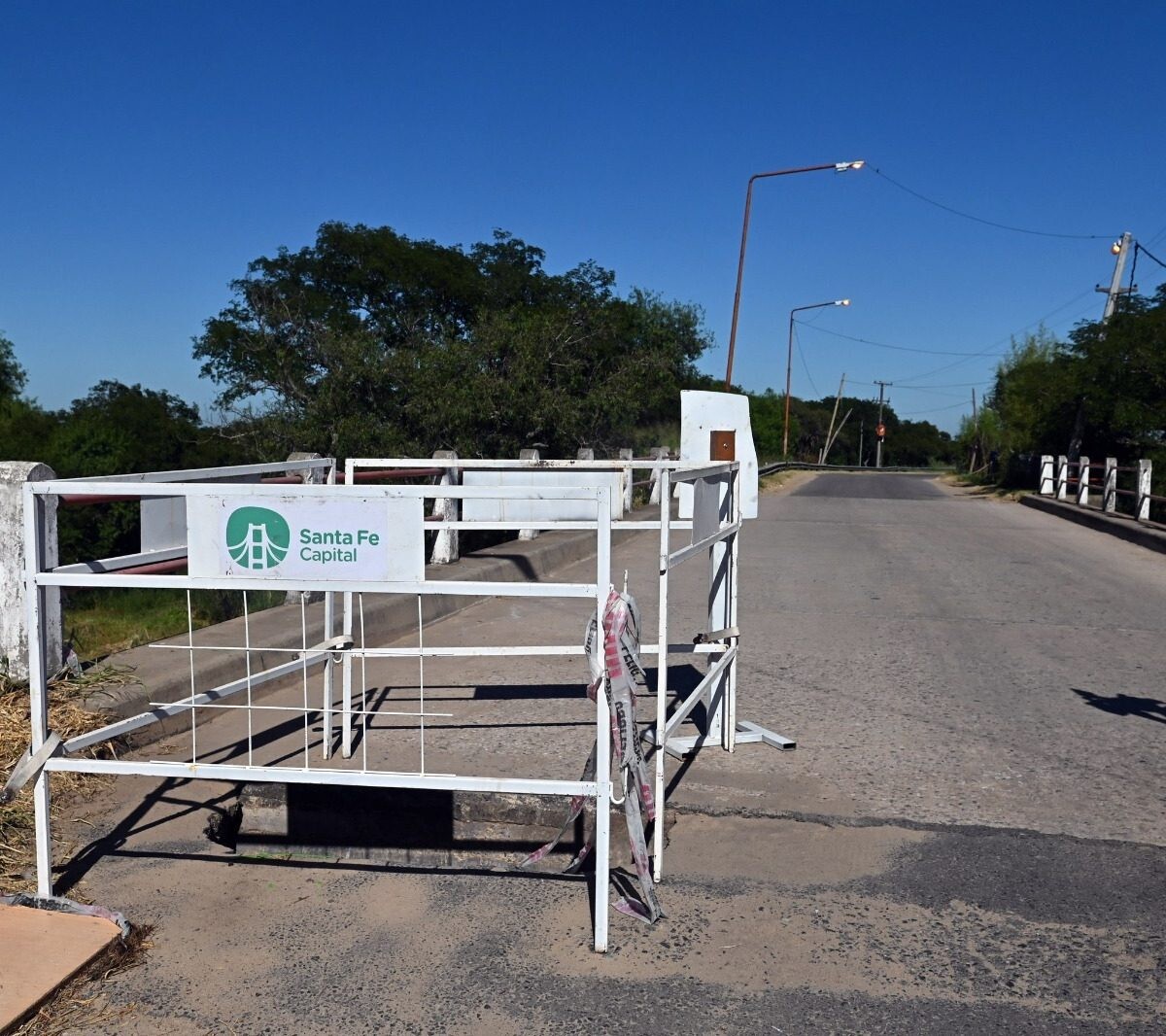 La Municipalidad repara el hundimiento sobre el puente de ingreso a Colastiné Sur