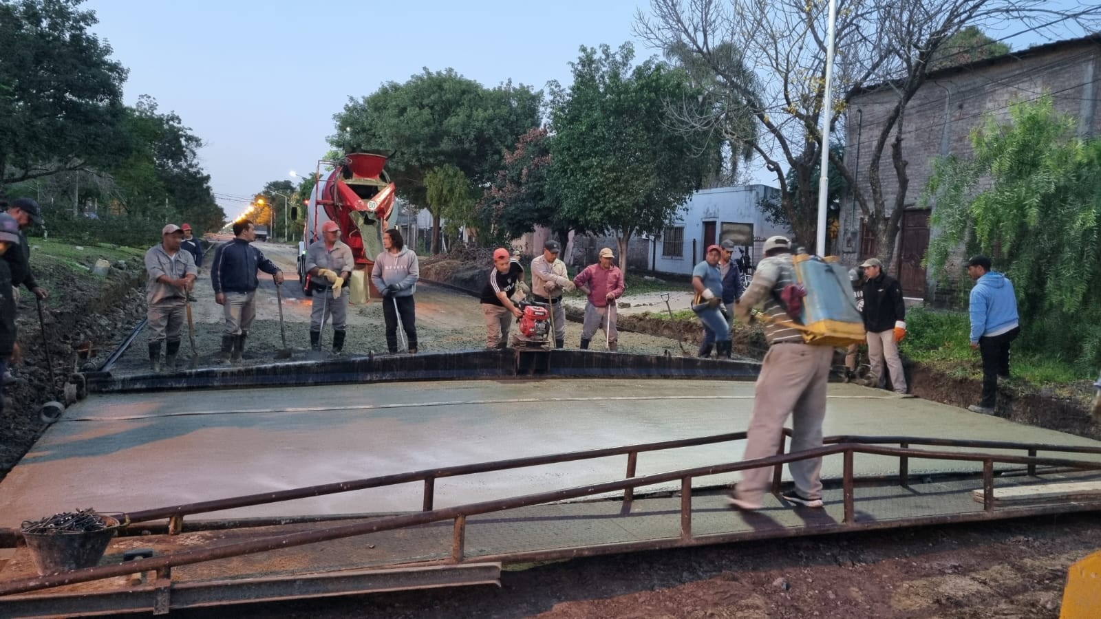 repavimentación bv obligado2.jpg Se Repavimenta Una Cuadra Del Bv. Obligado