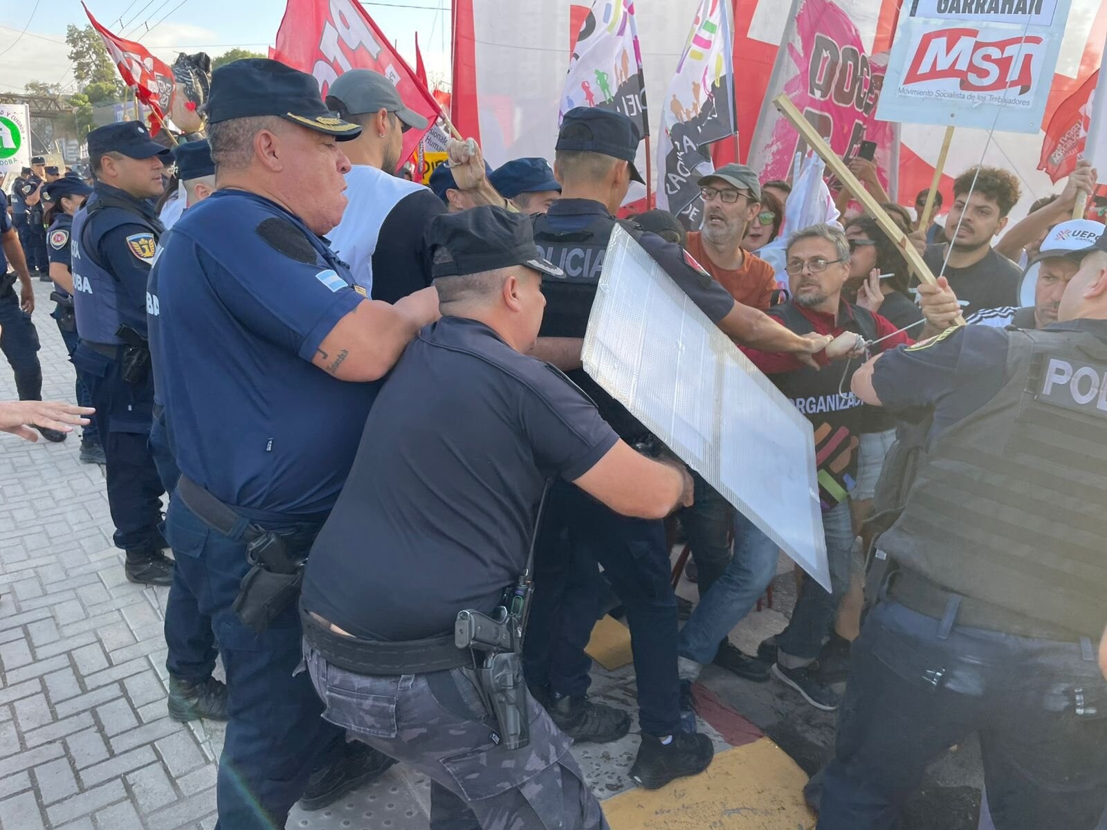 Córdoba: Represión y detenidos en la protesta por la Reforma laboral