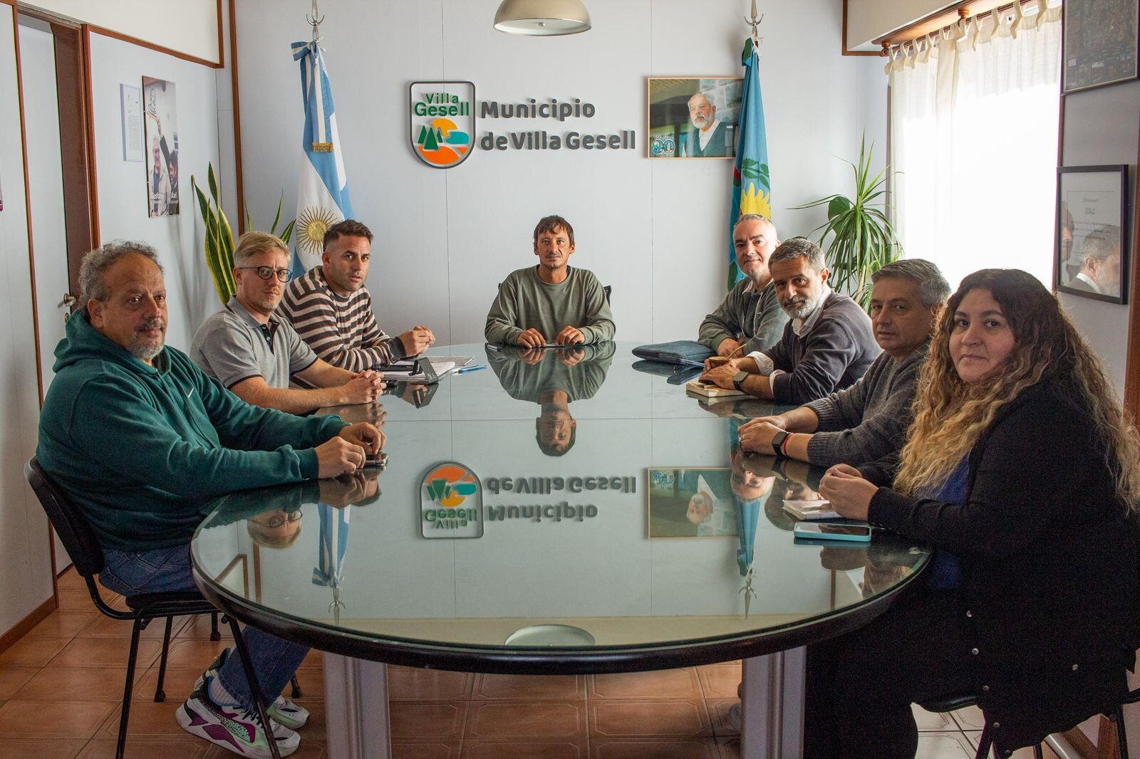 Intendente interino reunió a parte del gabinete y podría sumarse a los nombres de la sucesión