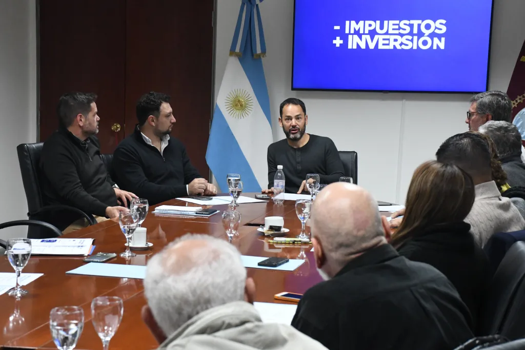 reunionturismocomercio-1024x683.webp Municipalidad de Salta: El municipio propone beneficios concretos para la actividad turística y comercial en la ciudad