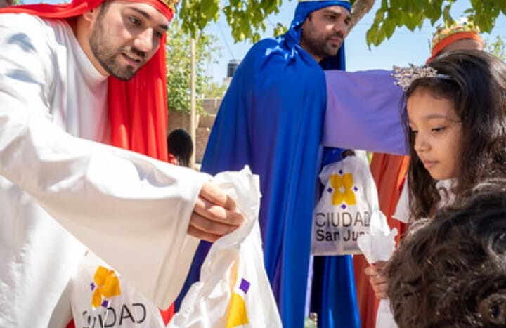 CIUDAD: la llegada de los Reyes Magos llenó de alegría a los Niños presentes