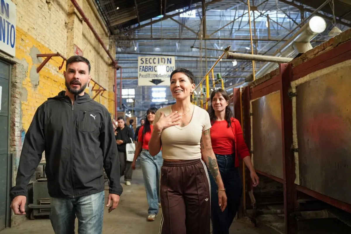 Mayra Mendoza y Ceci Soler visitaron la cristalería cooperativa «El Progreso»