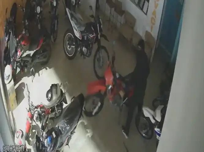 Robo relámpago en concesionaria de Tandil: se llevaron una moto en menos de tres minutos