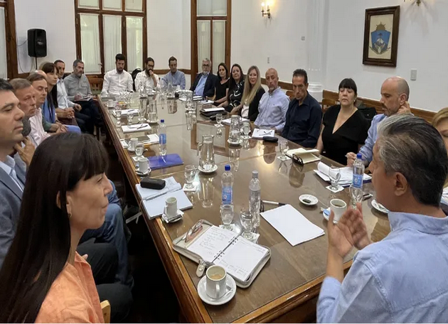 El gobernador Rolando Figueroa ya comenzó a trabajar en la renovación de su gabinete