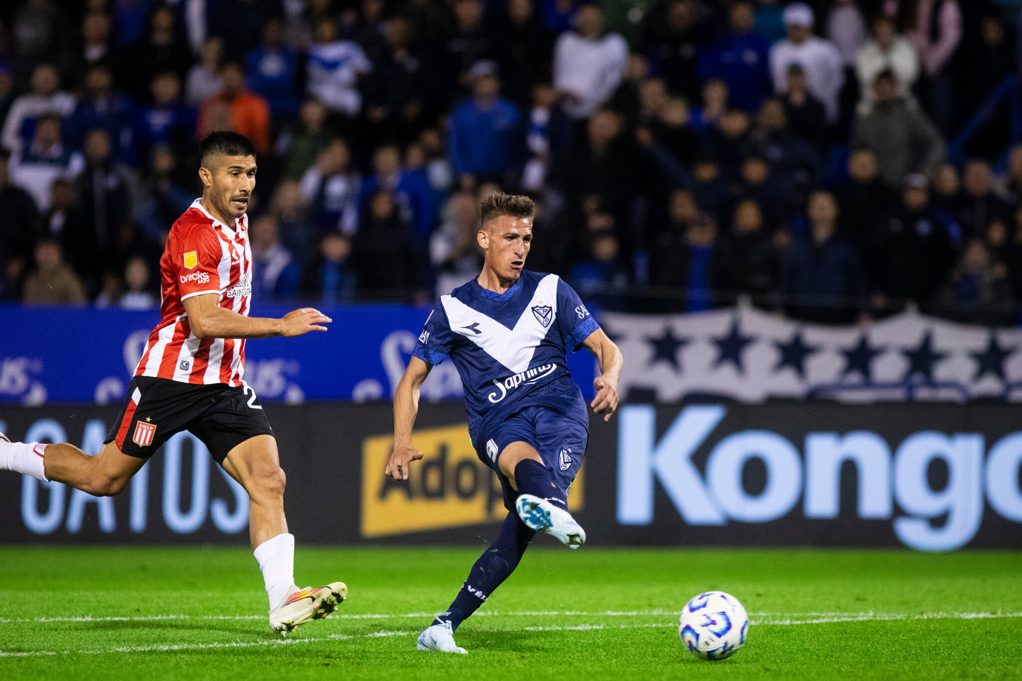 Vélez se ve imparable y amplió su ventaja en la punta