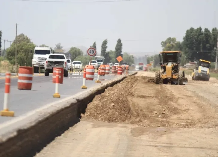 El municipio de Sarmiento informo que esta prohibido circular en bicicleta por Ruta 40 en la zona de colectora oeste y zona de El Cerrillo.