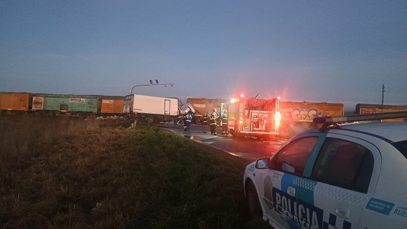 Corte total en la Ruta Provincial 74 por un choque entre un camión y un tren de carga