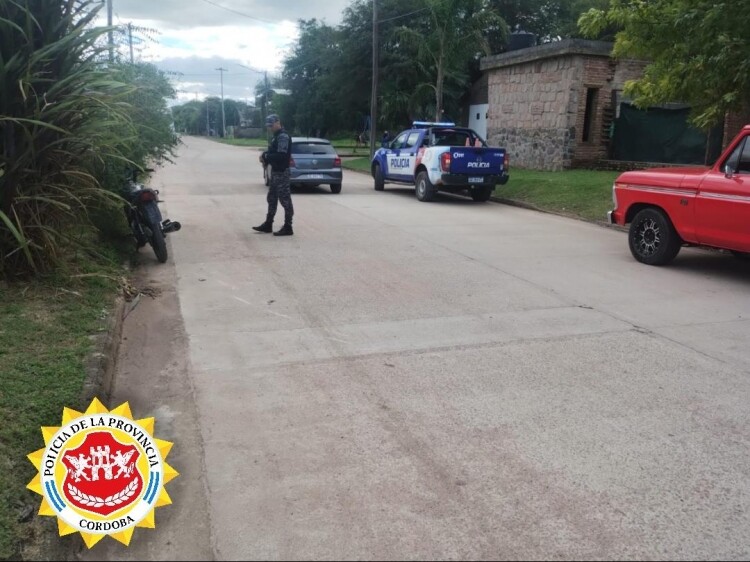 Villa de María: una moto y una bicicleta colisionaron y una joven resultó herida