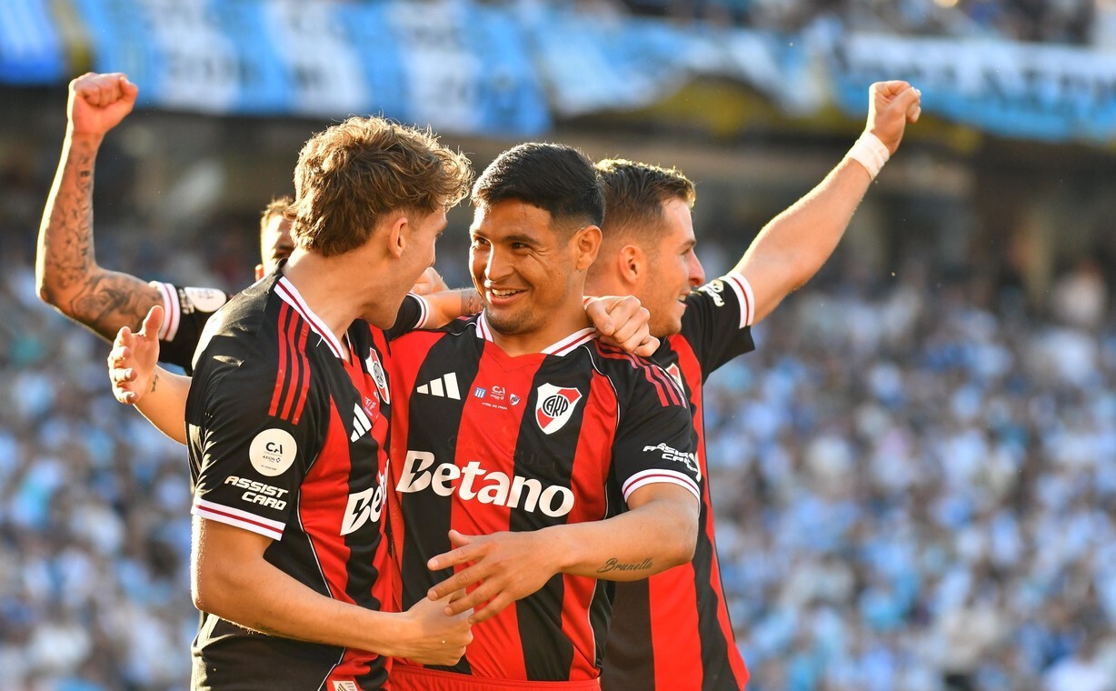 Salas marcó la diferencia y River pasó a Racing en un final caliente