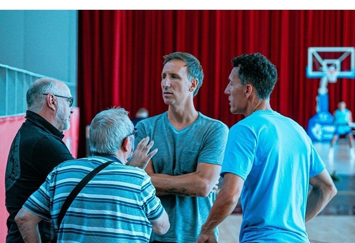 Pepe Sánchez visitó al seleccionado. Hoy, segundo amistoso con Angola