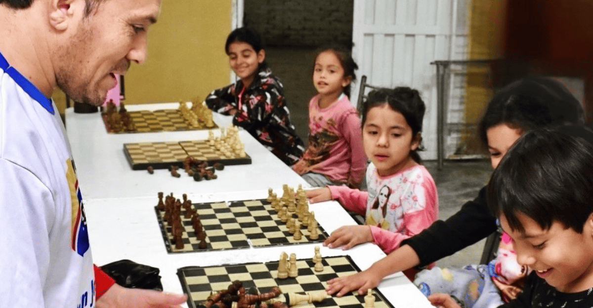 Talleres gratuitos de ajedrez en Santa Lucía: inscribite en las redes de la Municipalidad