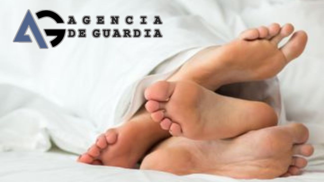 CUANDO EL AMOR ABRAZA, EL CUERPO DESCANSA Y LA MENTE FLORECE CUANDO EL AMOR ABRAZA, EL CUERPO DESCANSA Y LA MENTE FLORECE