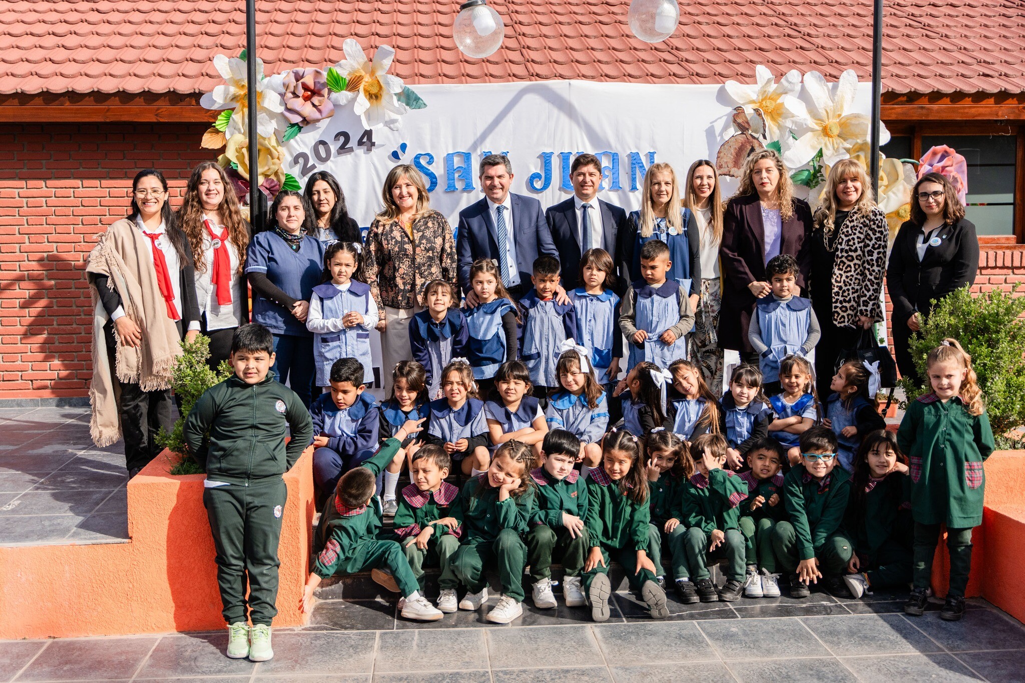El gobierno de la provincia  dio comienzo a la Semana de la Educación Inicial en un  acto central que se realizó en Santa Lucía con la participación de los jardines municipales de ese departamento y fue encabezado por el gobernador Marcelo Orrego acompañado por el intendente departamental Juan José Orrego.