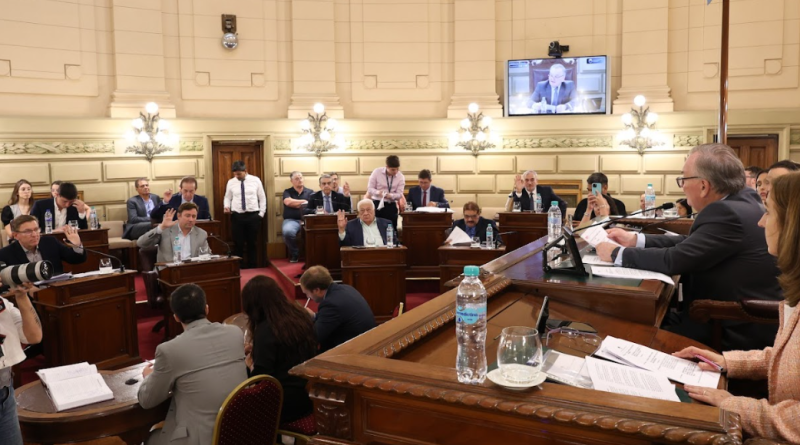 El Senado sancionó la Ley de Municipios y avanzó en proyectos sobre educación