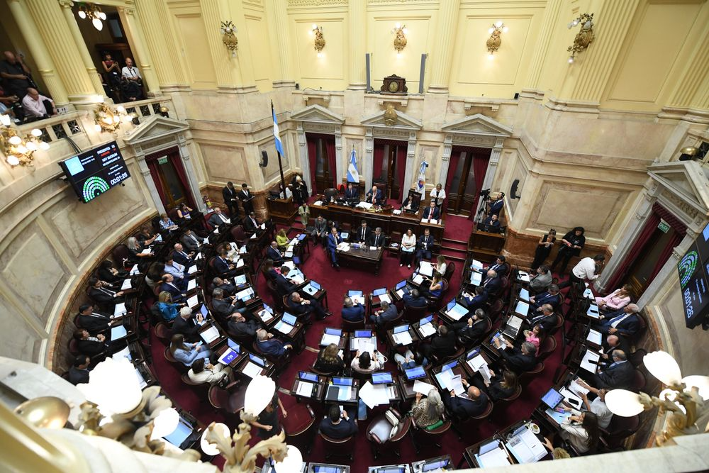 Vence el congelamiento de dietas: senadores podrían cobrar ,5 millones