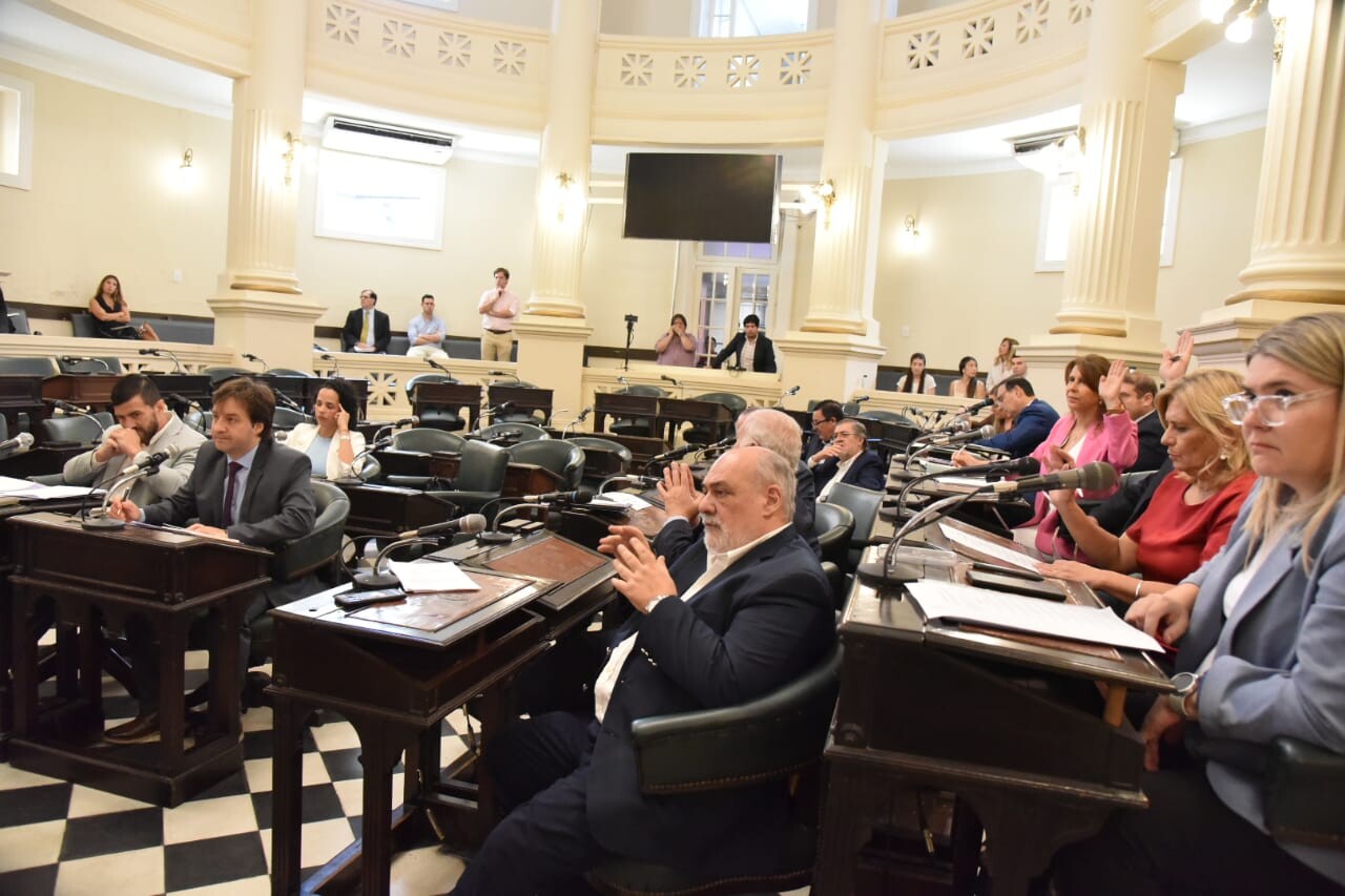 senadores.jpeg URGENTE : El Senado aprobó con mayoría especial el Presupuesto Provincial